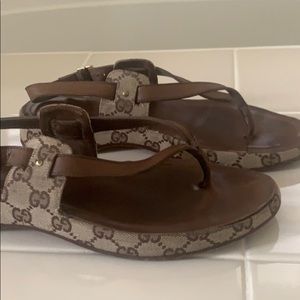 Gucci thong sandals size 38.5